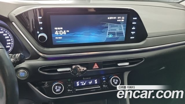 Hyundai Sonata — interior