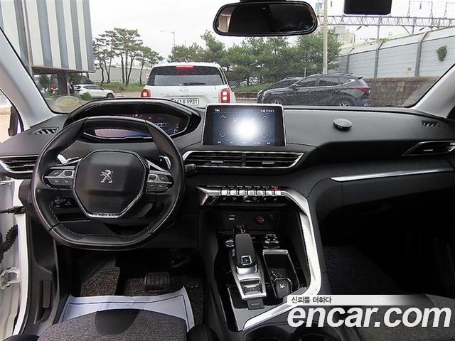 Peugeot 5008 — interior