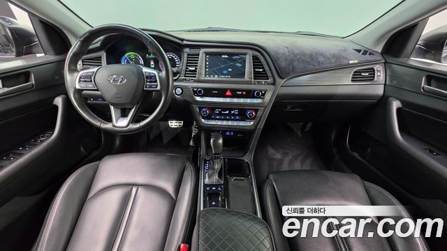 Hyundai Sonata — interior