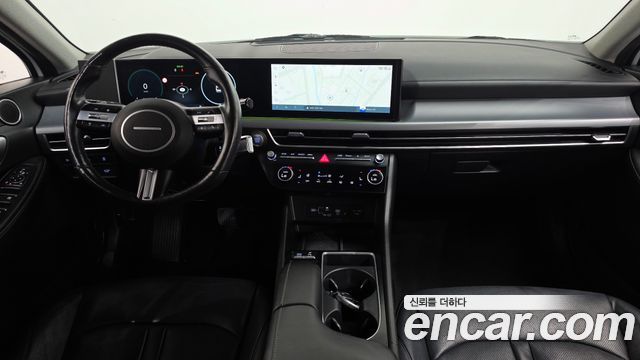 Hyundai Sonata — interior