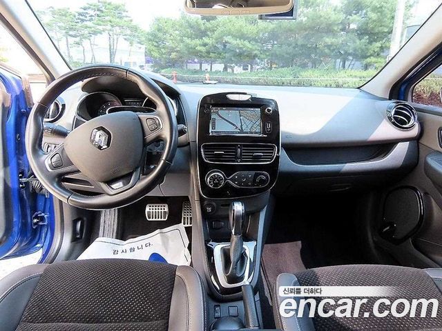 Renault Korea Clio — interior