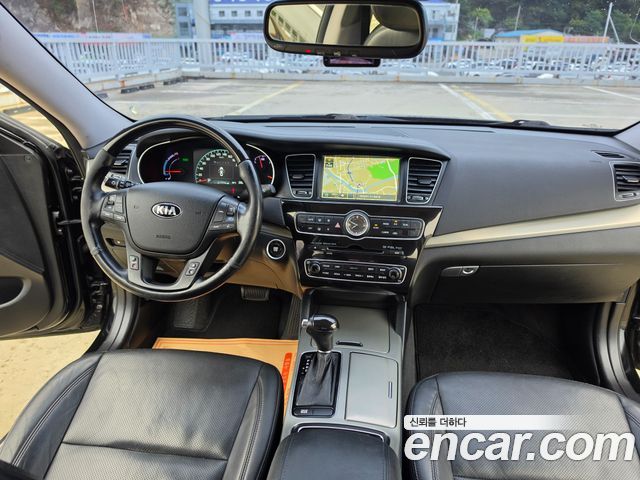 Kia K7 — interior