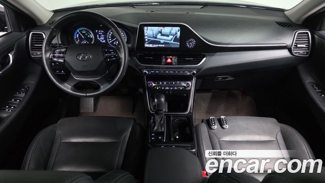 Hyundai Grandeur — interior