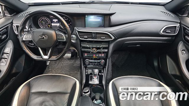 Infiniti Q30 — interior