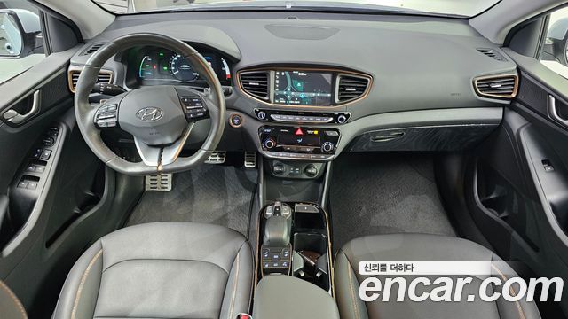 Hyundai Ioniq — interior