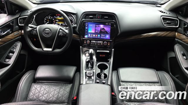 Nissan Maxima — interior