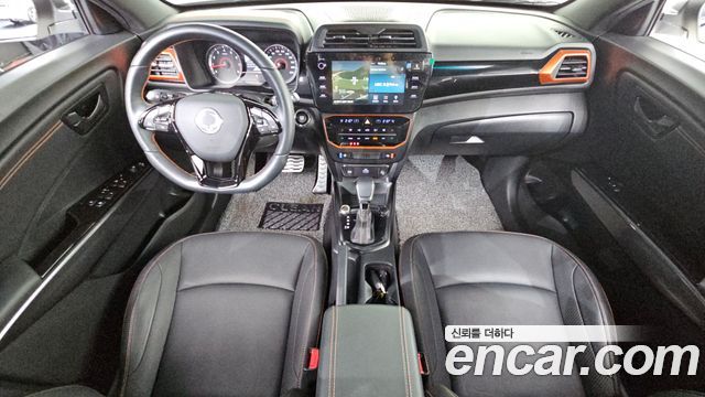 KG Mobility Tivoli — interior