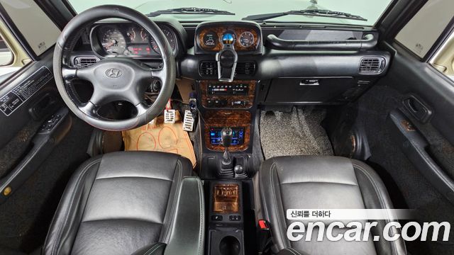Hyundai Galloper — interior