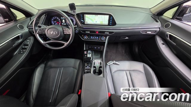 Hyundai Sonata — interior