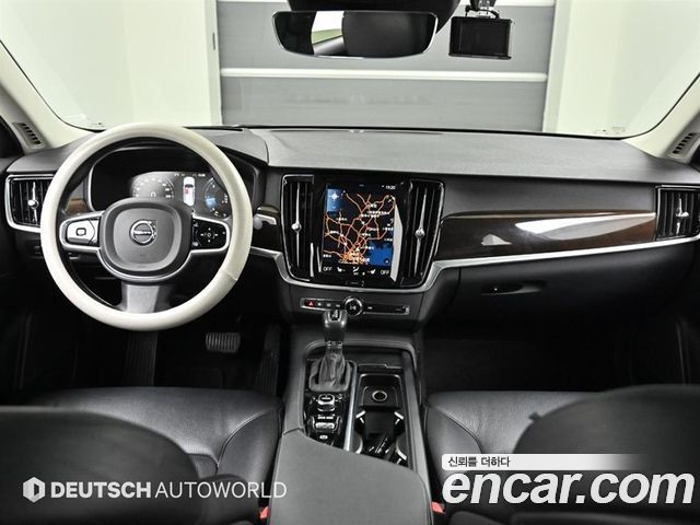 Volvo S90 — interior