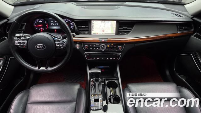 Kia K7 — interior