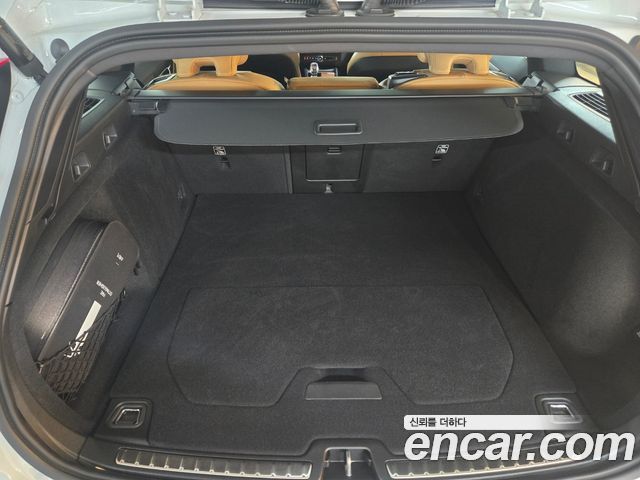 Volvo V60 — interior