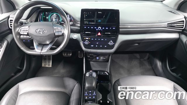 Hyundai Ioniq — interior
