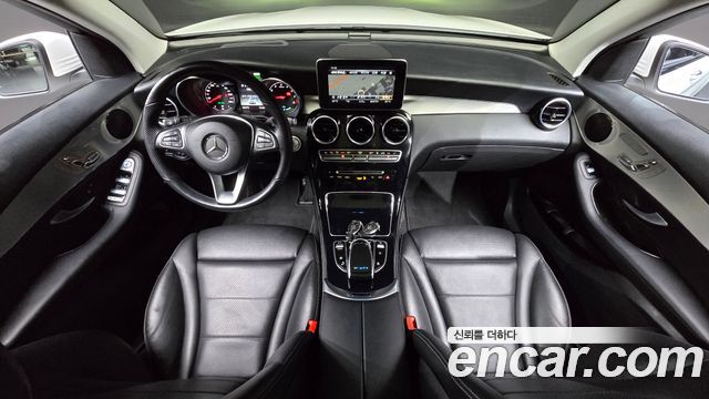 Mercedes-Benz GLC-Class — interior