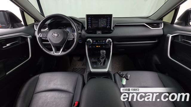 Toyota RAV4 — interior