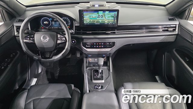 KG Mobility Musso — interior