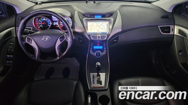 Hyundai Avante — interior