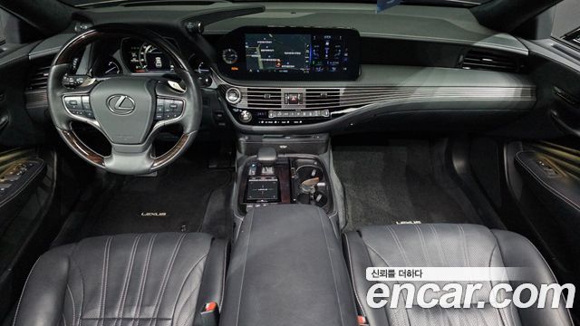 Lexus LS — interior