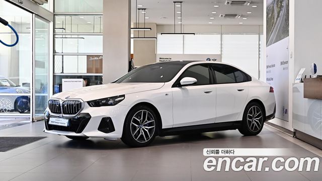 BMW i5 — exterior
