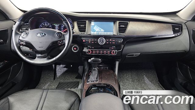 Kia K9 — interior