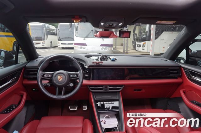 Porsche Macan — interior