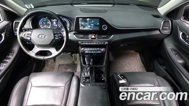 Hyundai Grandeur — interior