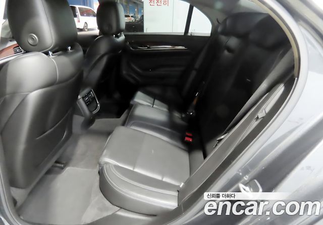 Cadillac CTS — interior