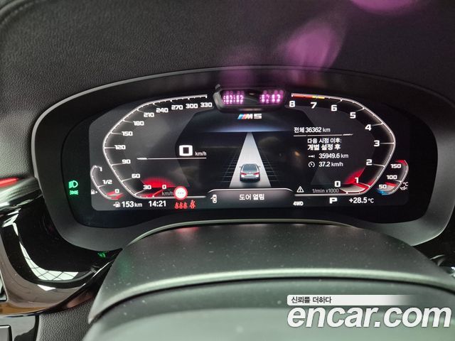 BMW M5 — interior