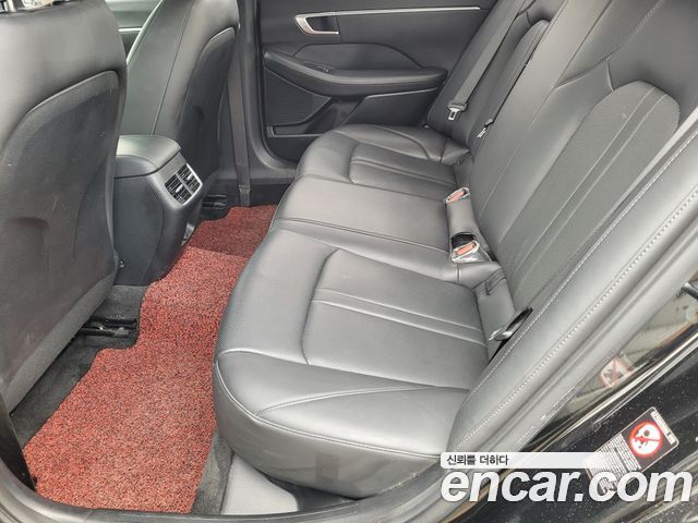 Hyundai Sonata — interior