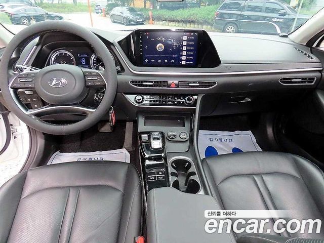 Hyundai Sonata — interior