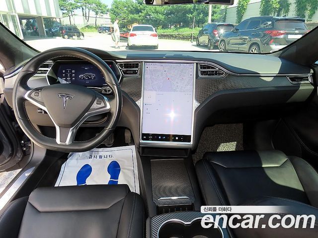 Tesla Model S — interior