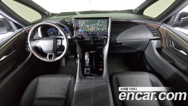 Toyota Alphard — interior