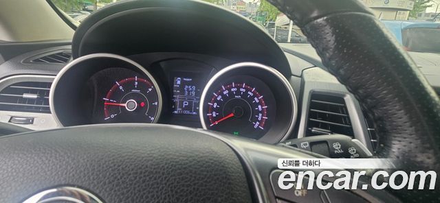 KG Mobility Tivoli — interior