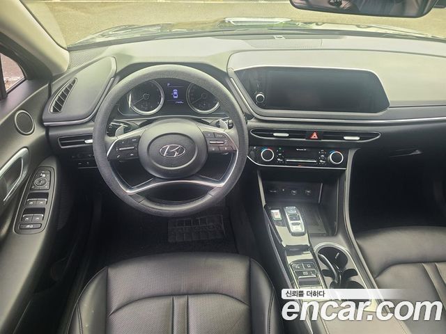 Hyundai Sonata — interior