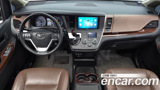 Toyota Sienna — interior