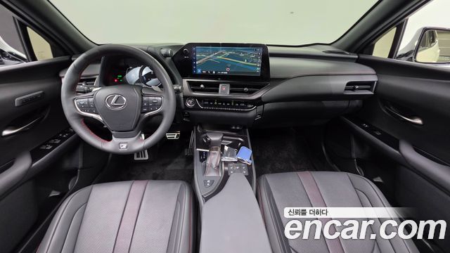 Lexus UX — interior