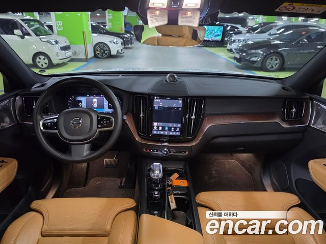Volvo XC60 — interior