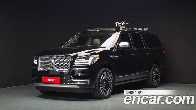 Lincoln Navigator — exterior