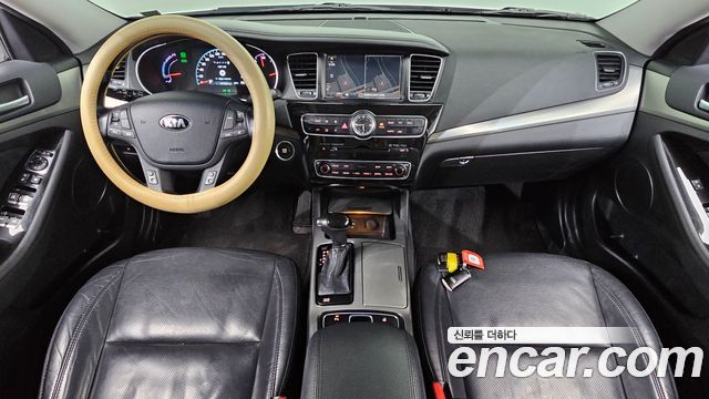 Kia K7 — interior