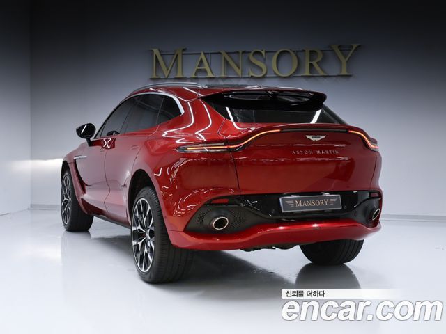 Aston Martin DBX — interior