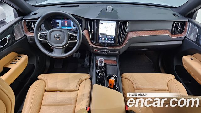 Volvo XC60 — interior