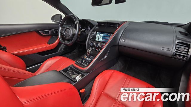 Jaguar F-Type — interior