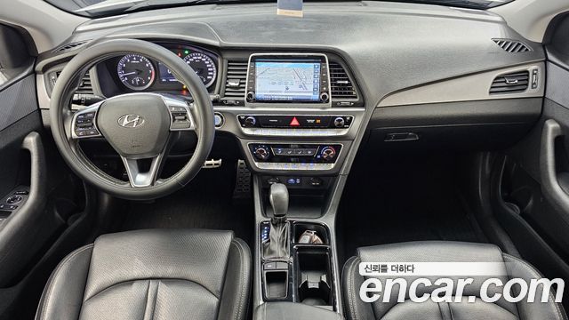 Hyundai Sonata — interior