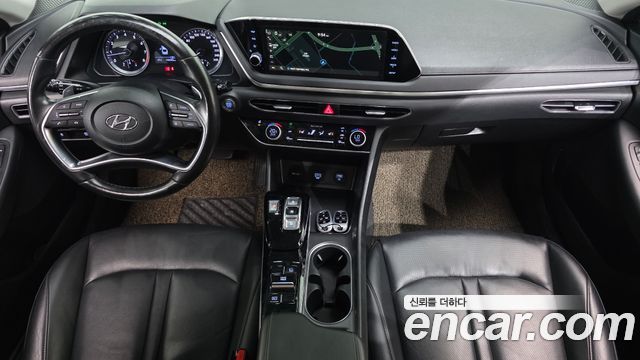 Hyundai Sonata — interior