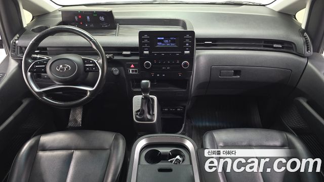 Hyundai Staria — interior