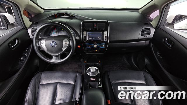 Nissan Leaf — interior