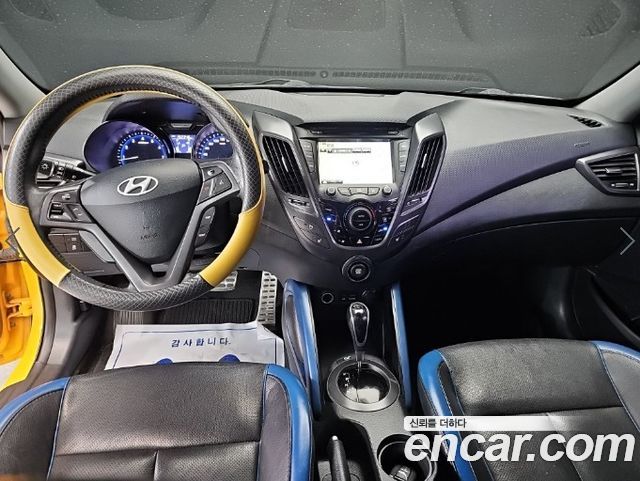 Hyundai Veloster — interior