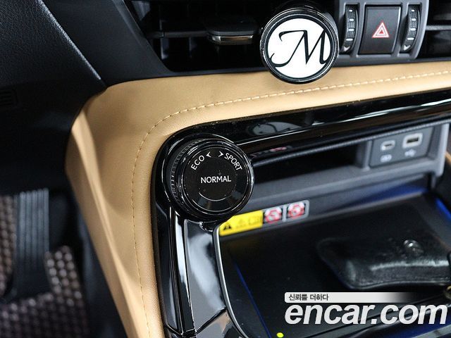 Lexus NX — interior