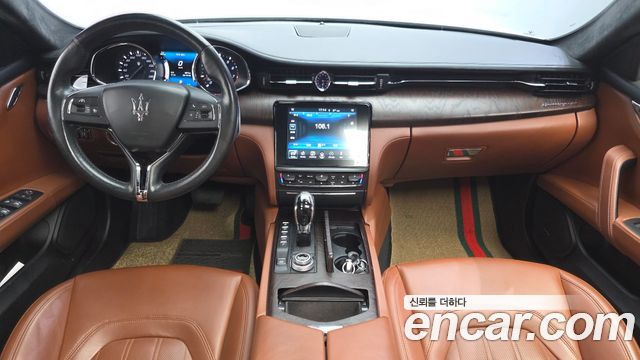 Maserati Quattroporte — interior