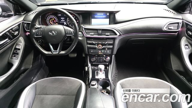 Infiniti Q30 — interior